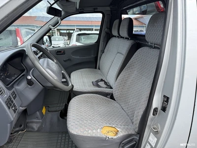 Toyota Hiace 2,5 D-4D 100 5ov pitkä 4WD 2004, kuva 5/15