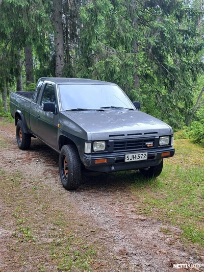 Nissan King Cab Pick-up 4x4 1989, photo 2/13