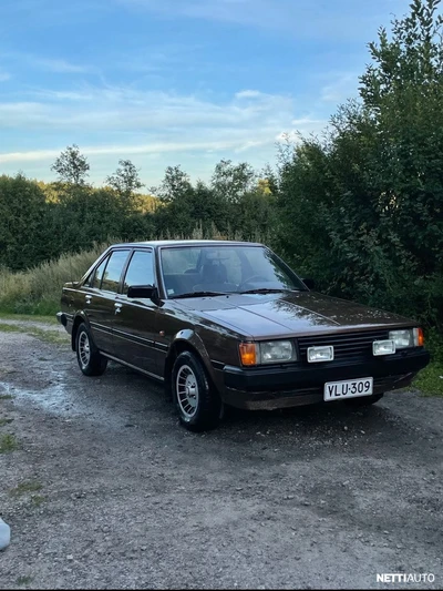Toyota Carina 1982, kuva 2/2