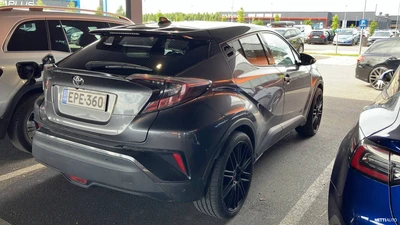 Toyota C-HR 1,2 T AWD Style Multidrive S 2018, photo 4/5