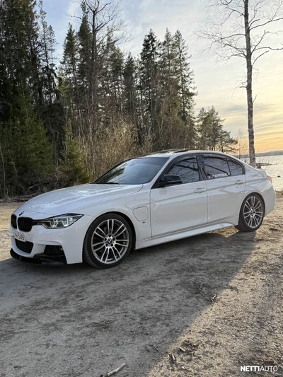 BMW 330 2017, photo 2/2