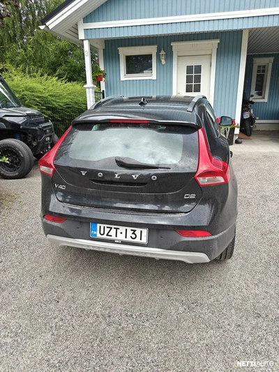 Volvo V40 Cross Country D2 Momentum 2015, photo 6/7