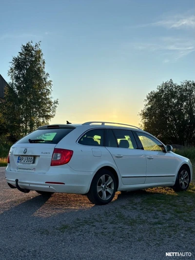 Skoda Superb 2012, kuva 5/6