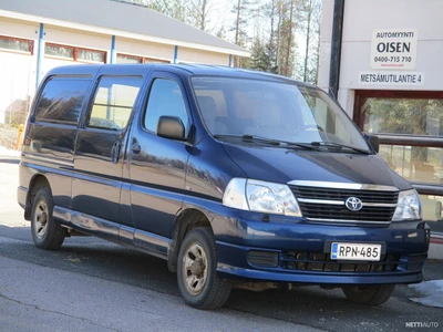 Toyota Hiace 2010, photo 3/13