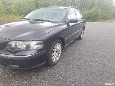 Volvo V70 D5 MUSTAKANTINEN. 2004, kuva 5/10