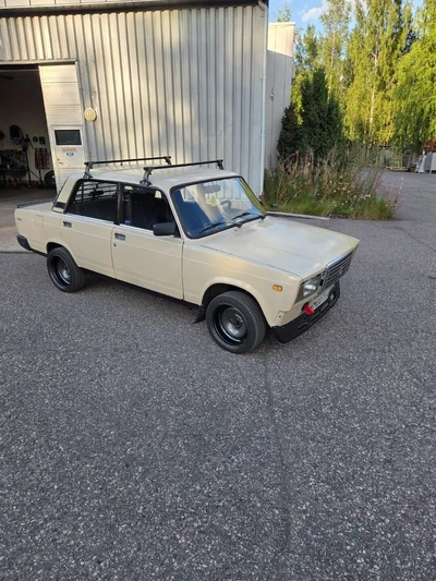 Lada 2107 1996, kuva 2/7
