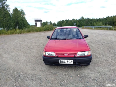 Nissan Sunny 1994, photo 2/15