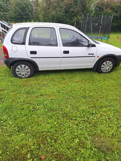 Opel Corsa 1994, kuva 3/23