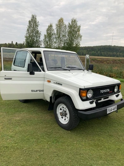 Toyota Land Cruiser 1990, kuva 2/18