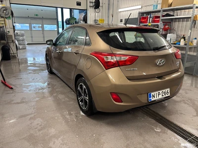 Hyundai i30 1,6 CRDi 94kW 6AT Comfort 2012, photo 4/20
