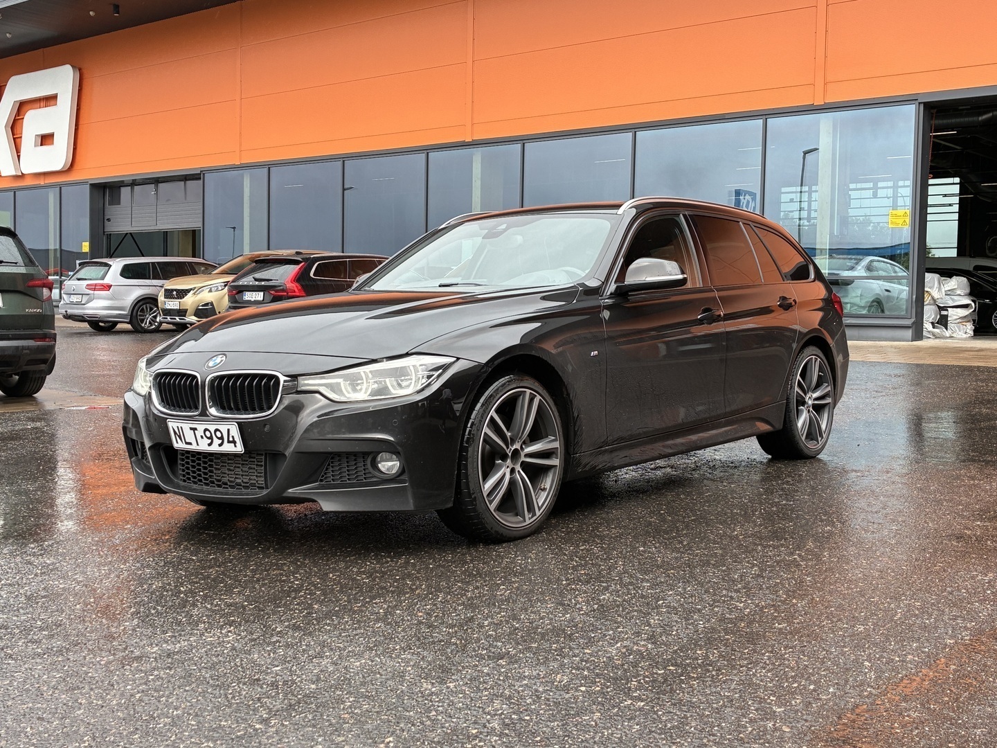 BMW 330