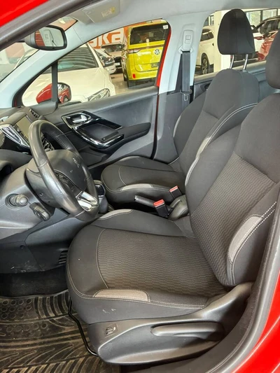Peugeot 208 Active VTi 82 5-ov 2016, photo 4/4