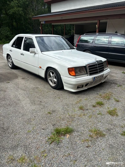 Mercedes-Benz 250 1985, photo 2/6