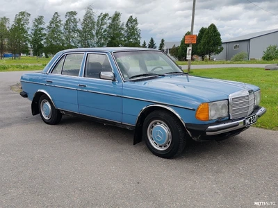 Mercedes-Benz 240 123 1982, photo 1/6
