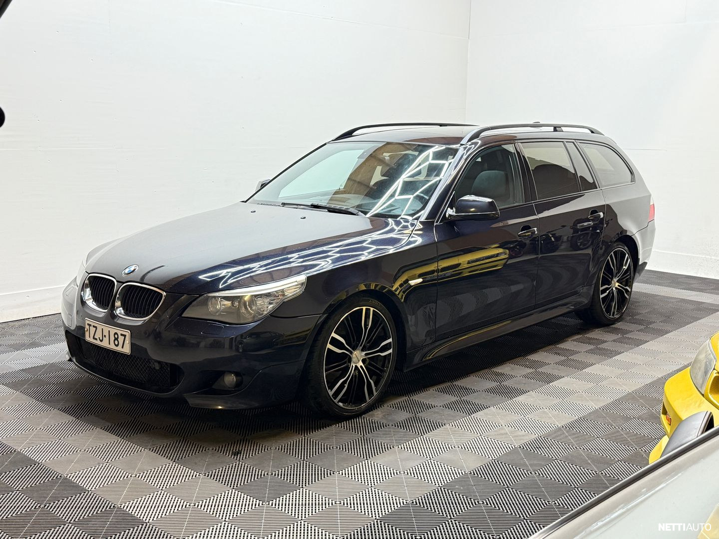 BMW 525