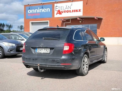 Skoda Superb 2011, kuva 3/7
