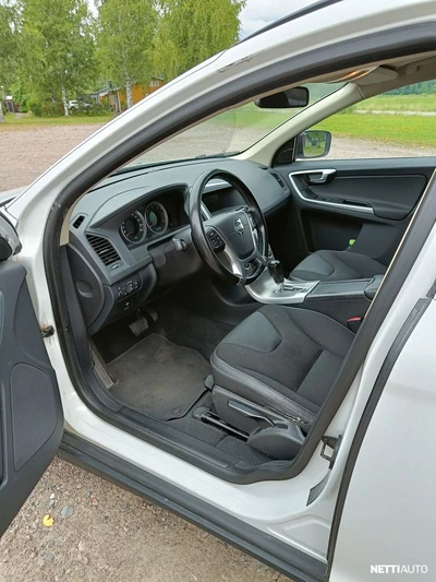 Volvo XC60 D3 AWD Momentum aut 2011, photo 5/9