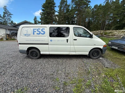 Toyota Hiace 2002, photo 2/7
