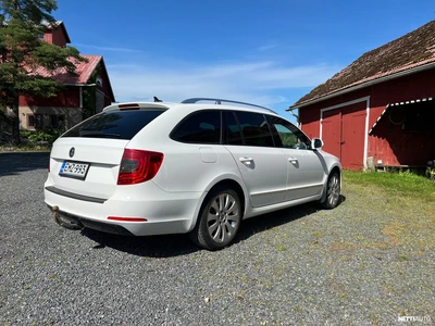 Skoda Superb 2014, photo 5/16