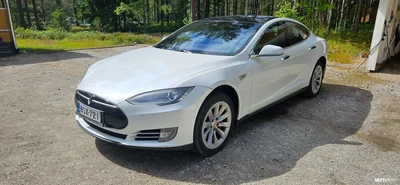 Tesla Model S P 85 D 2015, kuva 1/9