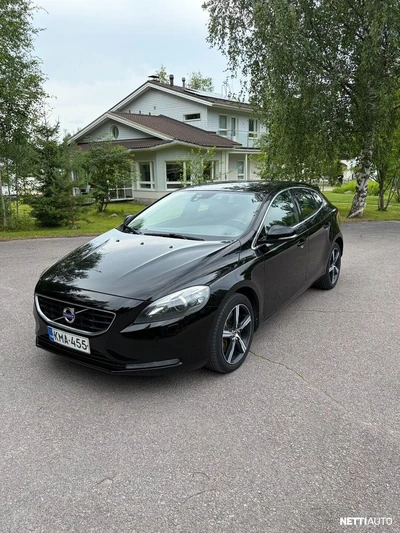 Volvo V40 D3 Momentum Business 2012, photo 1/14