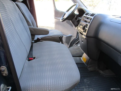 Toyota Hiace 2010, photo 6/13