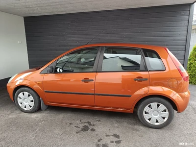 Ford Fiesta 1,4i 80hv Ambiente S 5d 2004, kuva 2/19