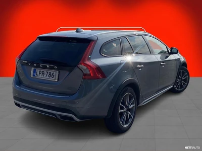Volvo V60 Cross Country D3 Momentum 2017, kuva 3/5