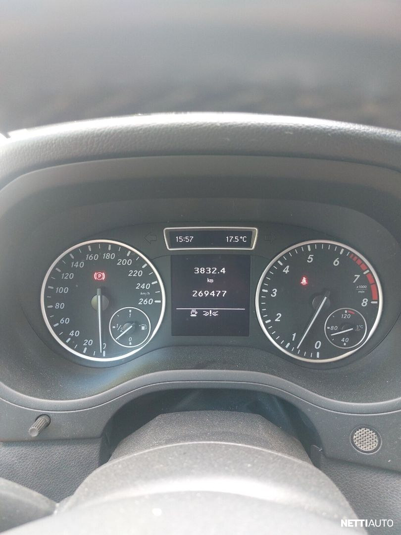 Mercedes-Benz B 180 2012, kuva 2/11