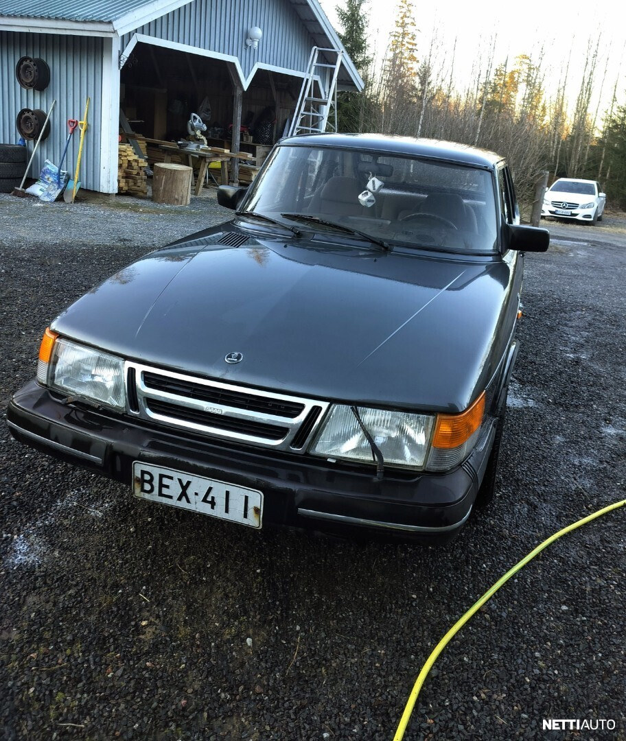 Saab 900