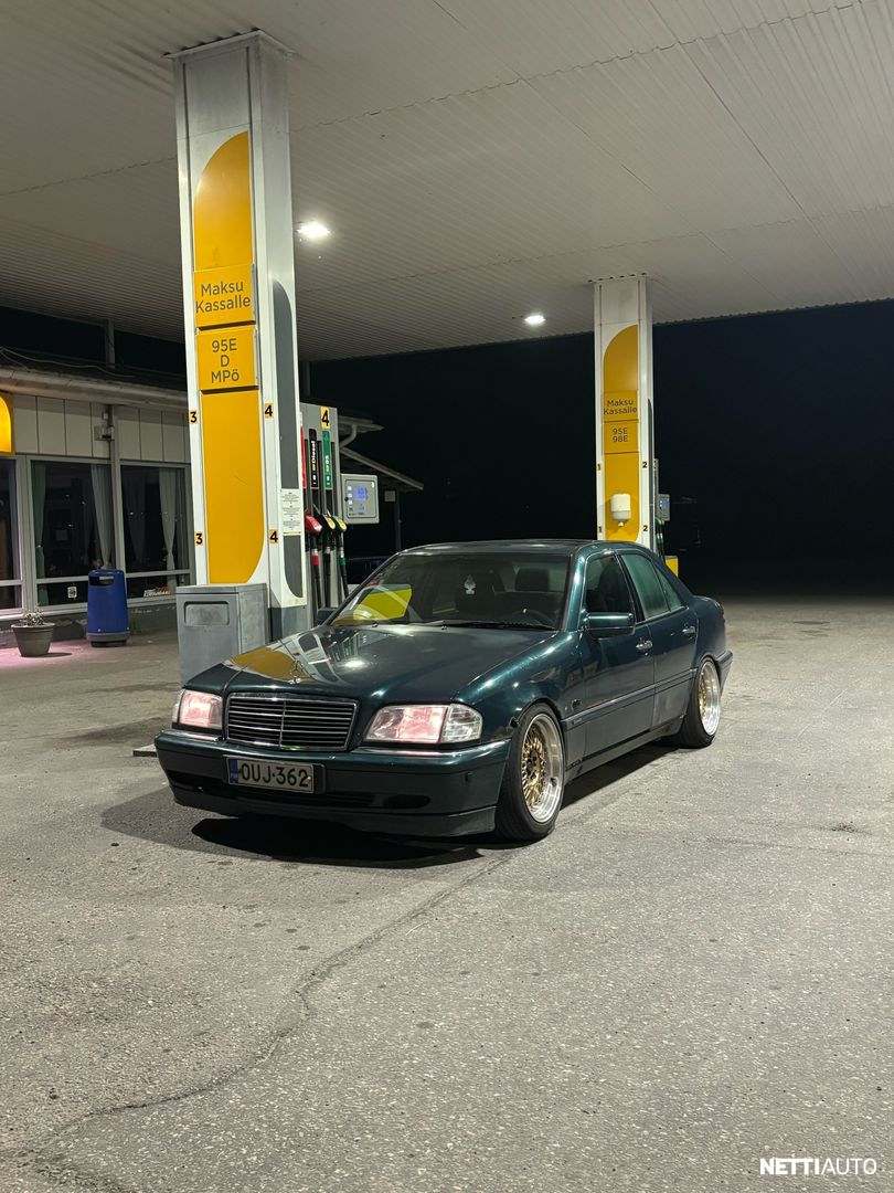 Mercedes-Benz 220