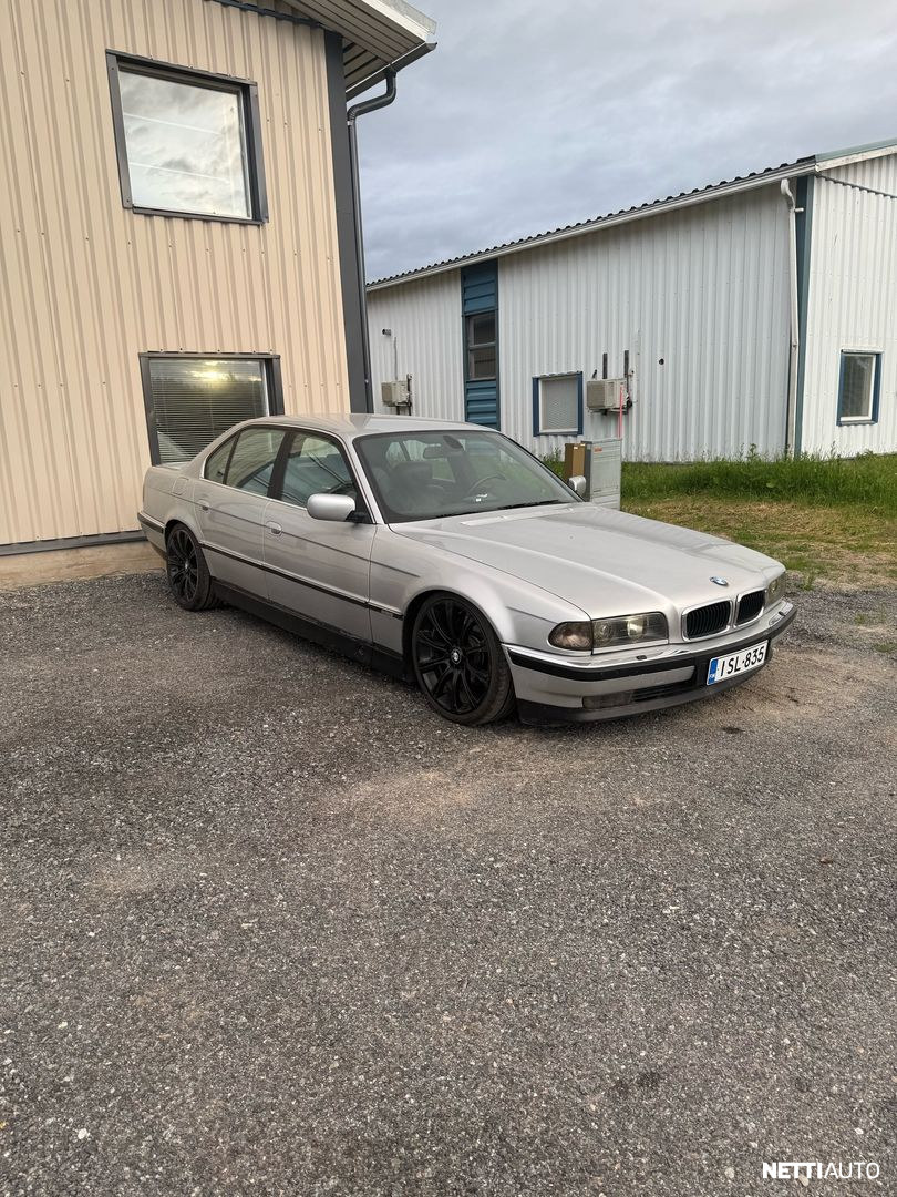 BMW 728