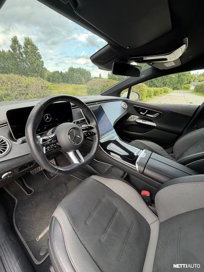 Mercedes-Benz EQE 350+ 2022, photo 6/7