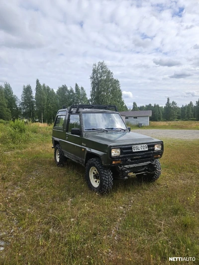 Daihatsu Rocky 1989, kuva 2/12