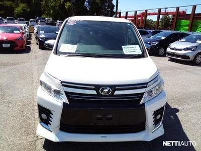 Toyota Voxy 2015, kuva 3/13