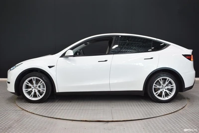 Tesla Model Y 2023, photo 4/33