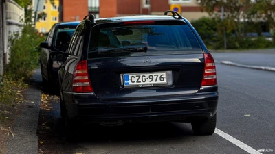 Mercedes-Benz C 2006, kuva 7/10