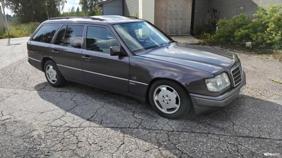 Mercedes-Benz E 320TE Manuaali 1993, photo 4/13
