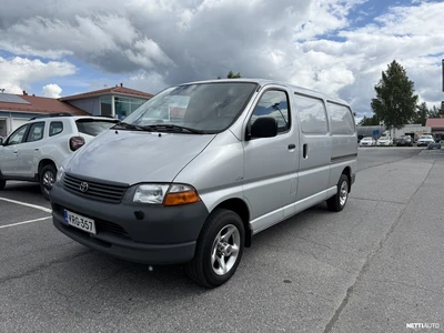 Toyota Hiace 2,5 D-4D 100 5ov pitkä 4WD 2004, kuva 1/15