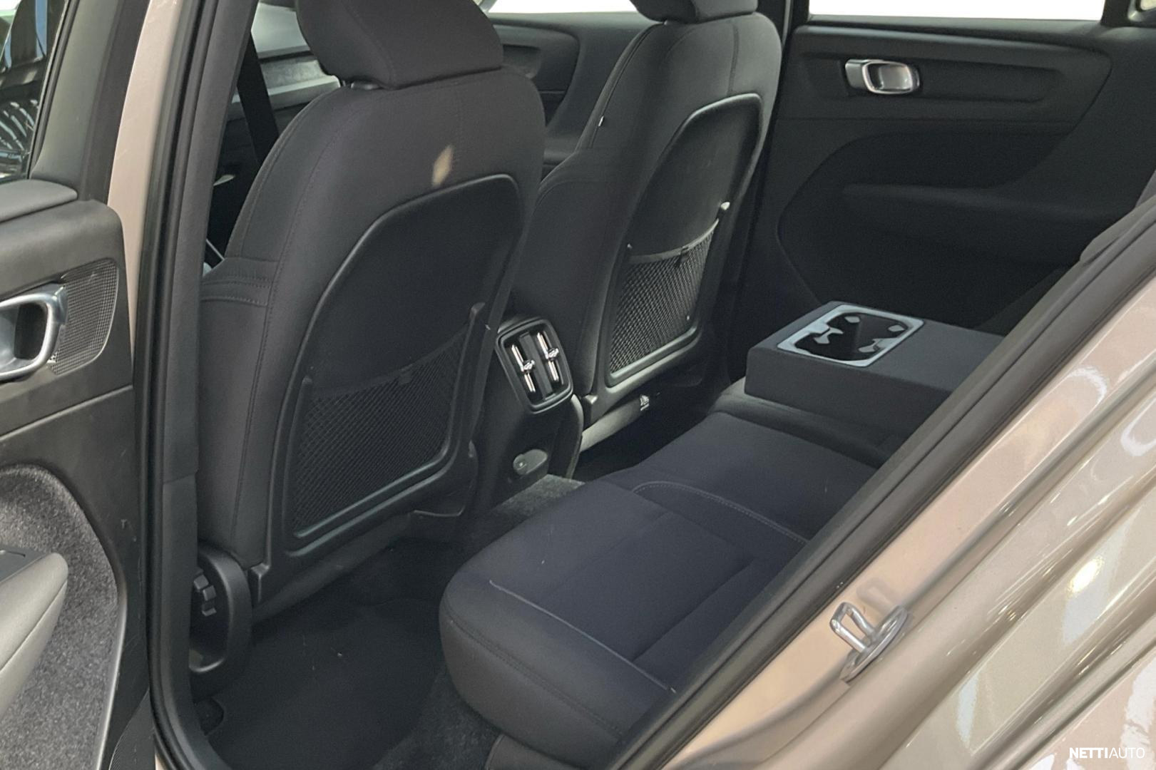 Volvo XC40 2023, photo 6/6