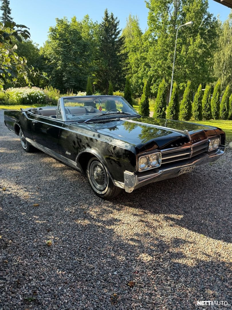 Oldsmobile Starfire