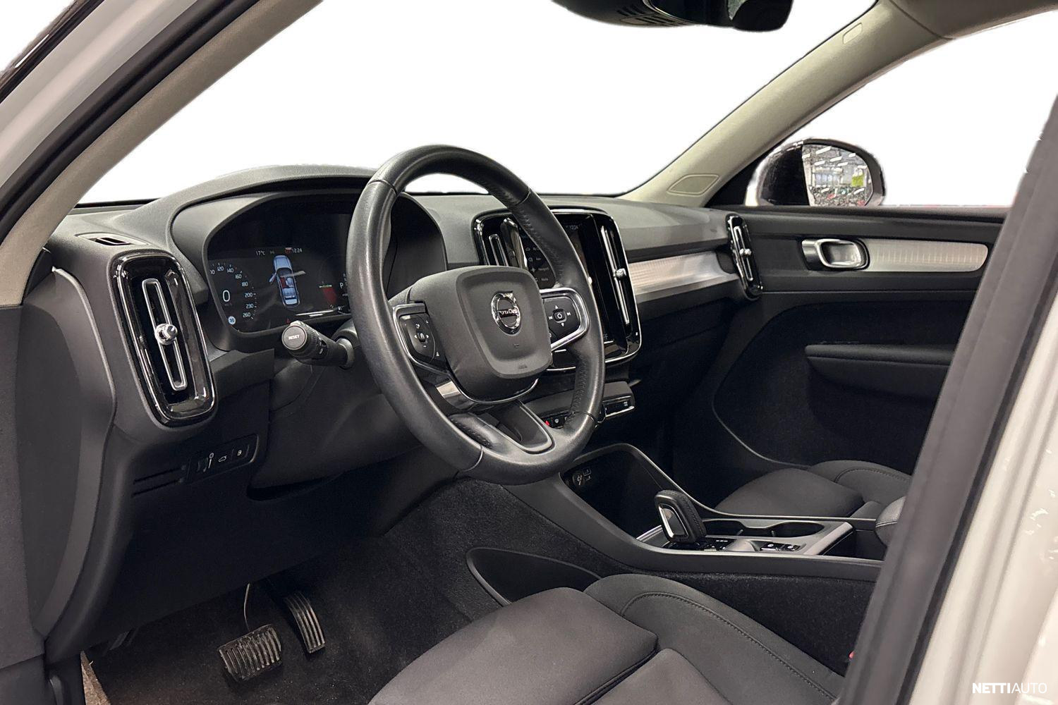 Volvo XC40 2021, photo 3/3