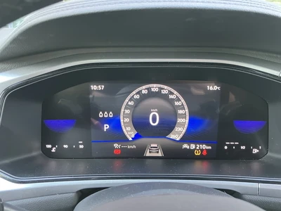 Volkswagen T-Roc 2023, photo 6/11