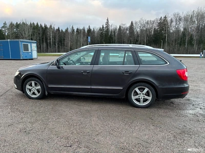 Skoda Superb 2010, photo 6/17