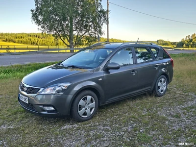 Kia Ceed 1,6 CRDi EX SW A/T 2010, kuva 4/12