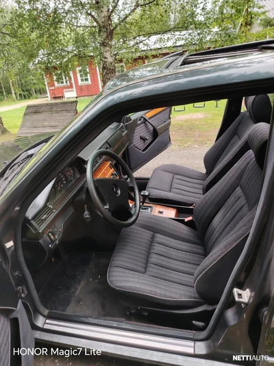 Mercedes-Benz E 300 1992, kuva 5/10