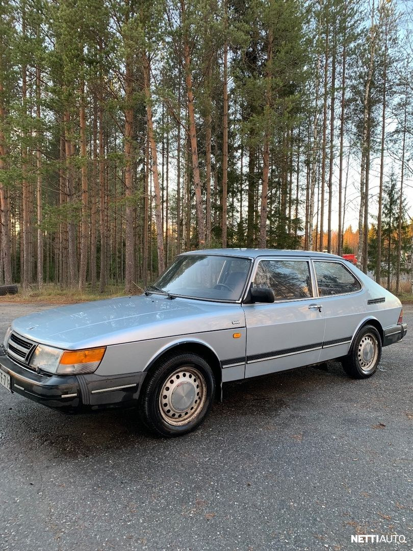 Saab 900