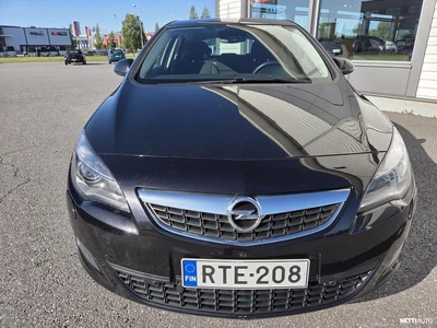 Opel Astra 2011, photo 7/12