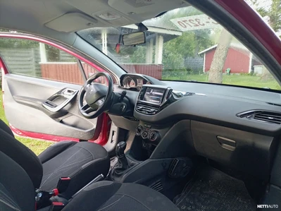 Peugeot 208 Active VTi 95 3-ov 2012, photo 5/6