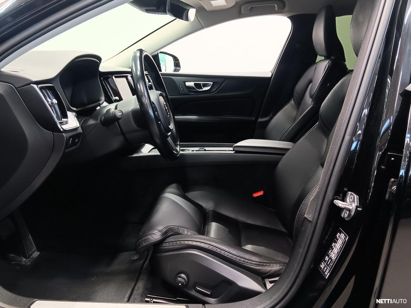 Volvo V60 Cross Country 2020, kuva 6/16